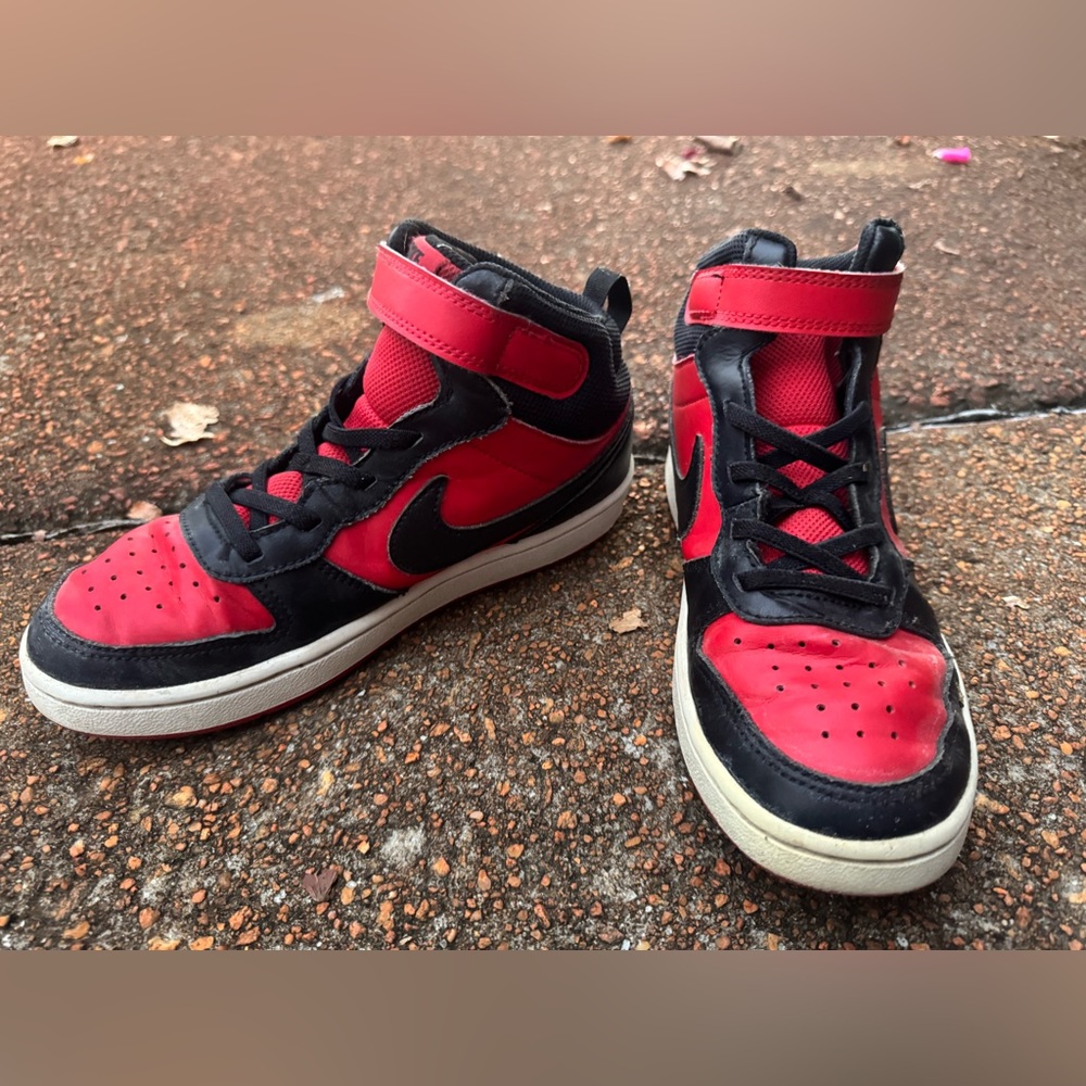 Nike Court Borough Mid 2- Red/Black
Little Kids' Shoes Size 3 - minimal wear! - Picture 4 of 7